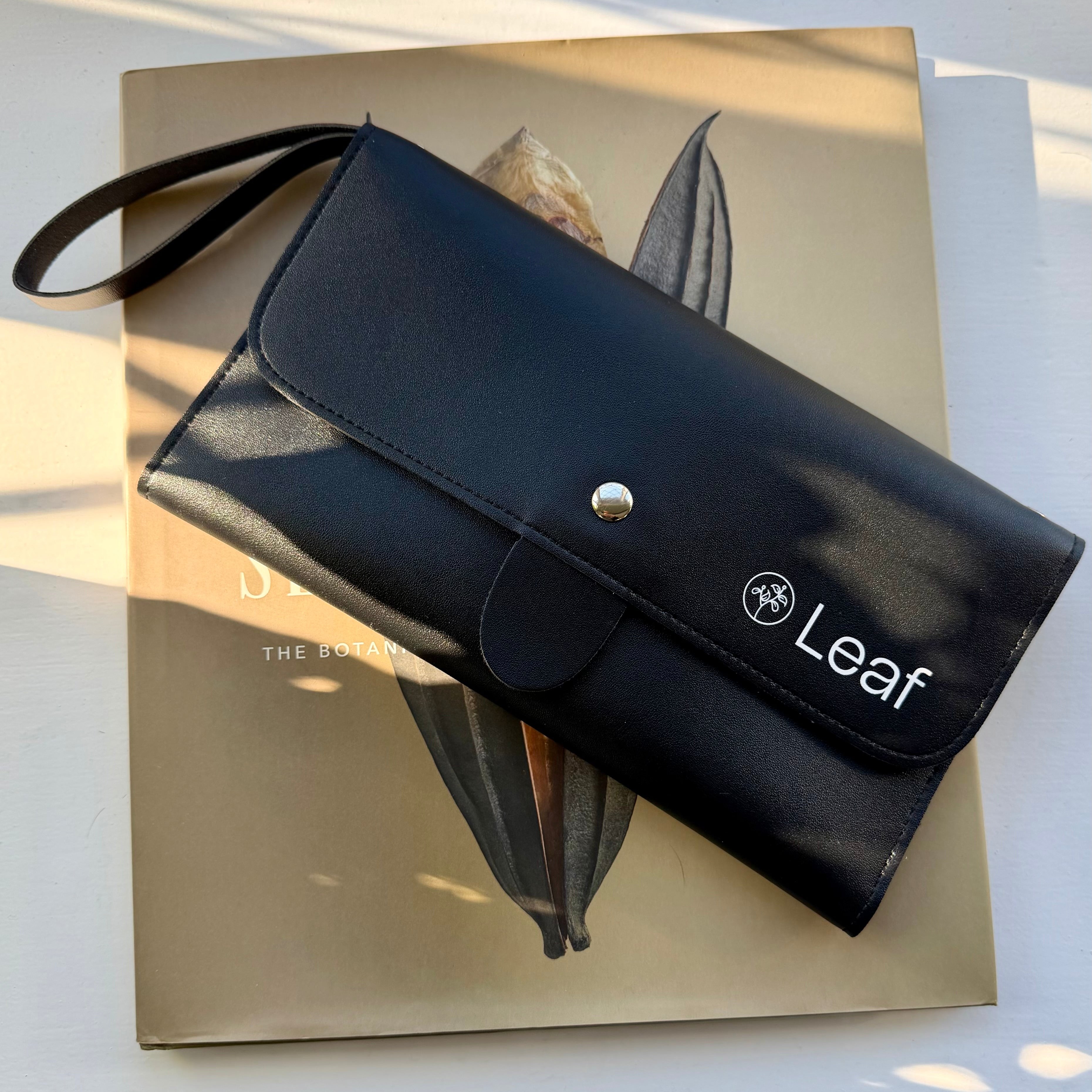 LEAF Leaf Black Scissor Pouch